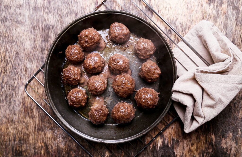 Here are some suggested SEO-friendly tags for your article: - **cocktail meatballs in crock pot** - **slow cooker meatballs recipe** - **easy party appetizers** - **grape jelly meatballs** - **crock pot recipes** - **sweet and savory meatballs** - **easy crock pot appetizers** - **homemade meatballs** - **meatball recipes for parties** - **slow cooker appetizers** 